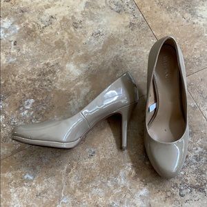 Nude heels/pumps